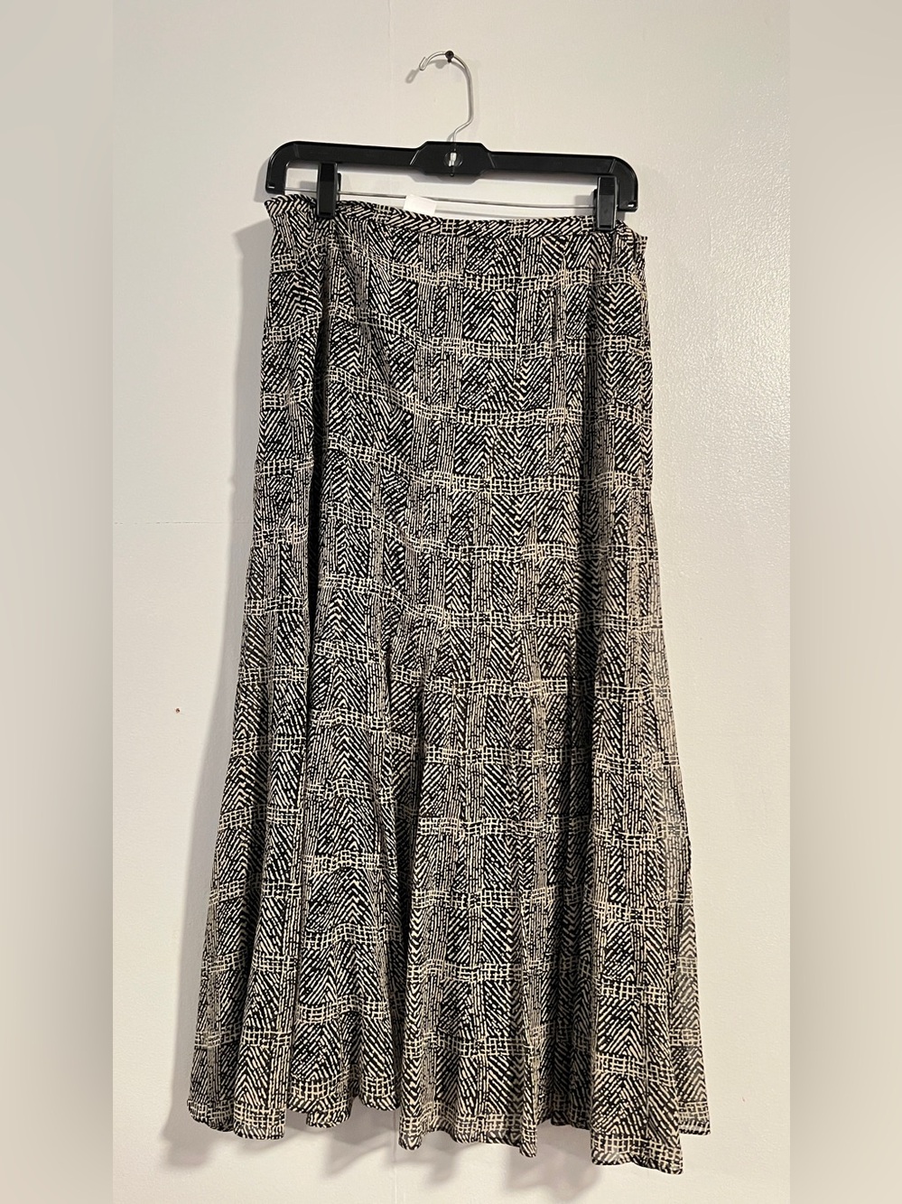 Vintage Jones New York Collection Silk Fit & Flare Skirt Black Patterned size 6